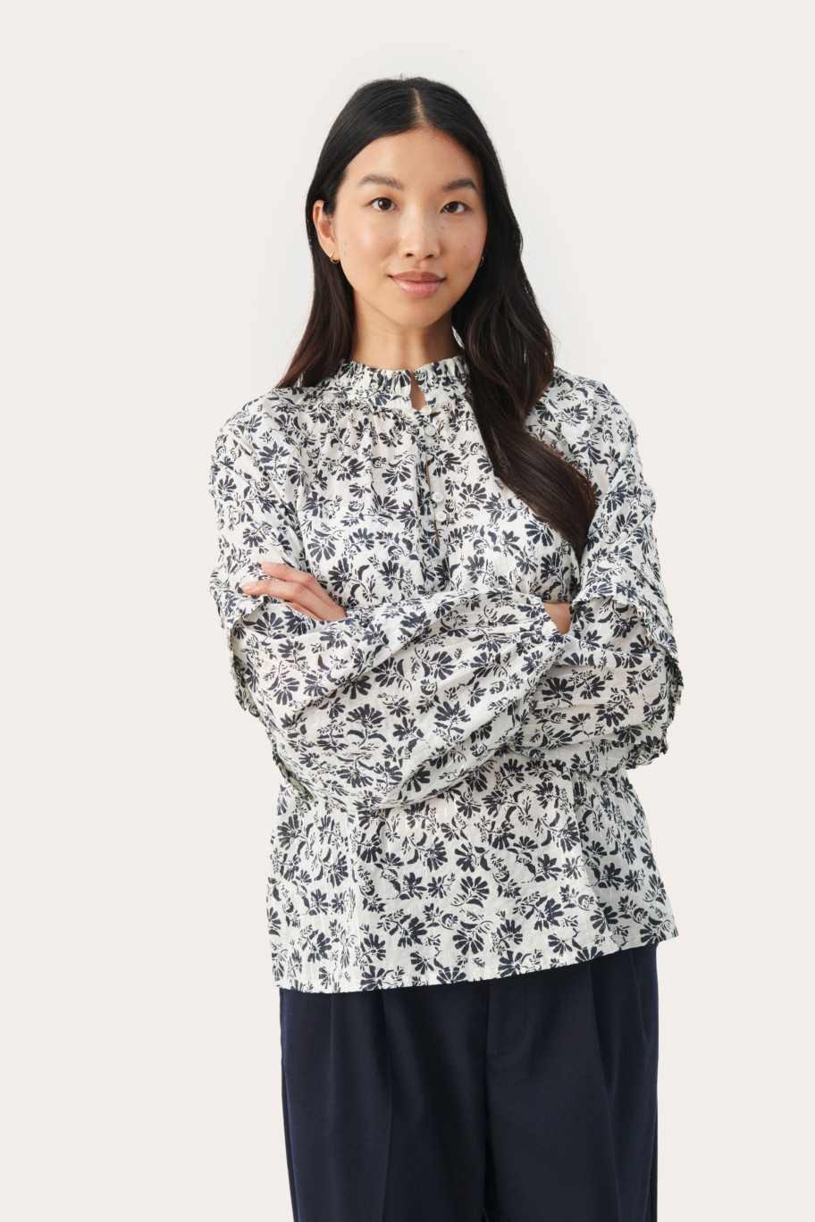 Tops PART TWO | Florrapw Bluse Med Volanger Dark Navy Stencil Flower