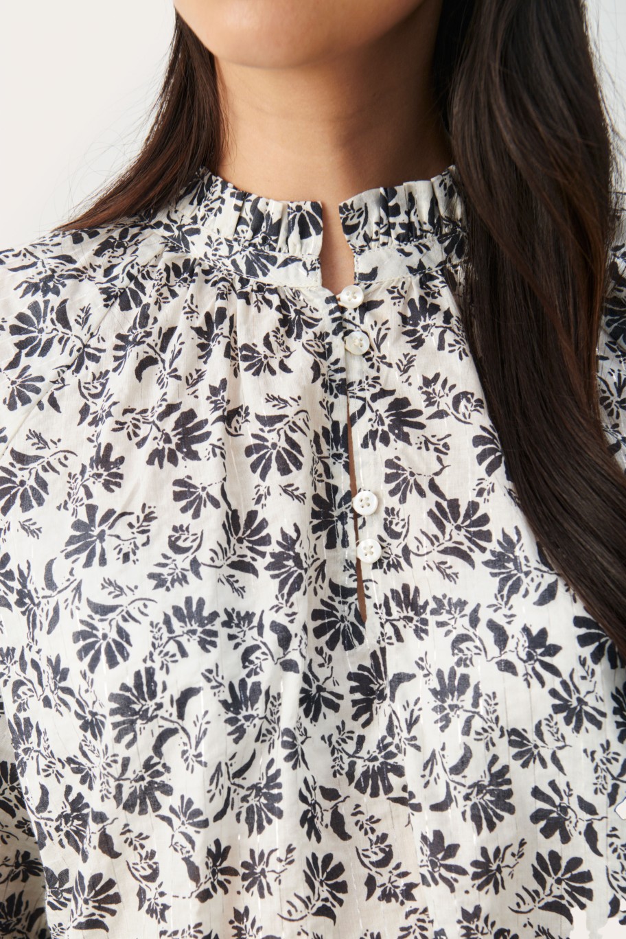 Tops PART TWO | Florrapw Bluse Med Volanger Dark Navy Stencil Flower